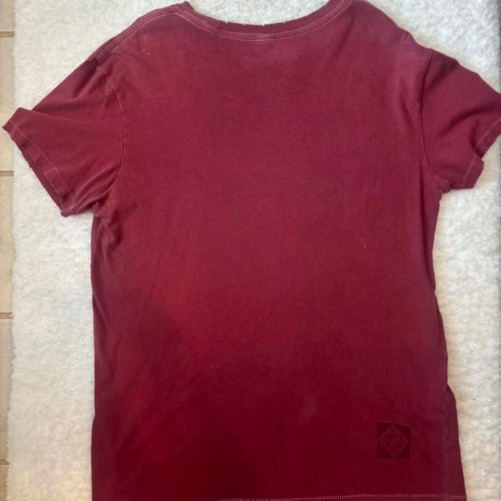 M22 burgundy distressed t-shirt - Picture 3 of 8